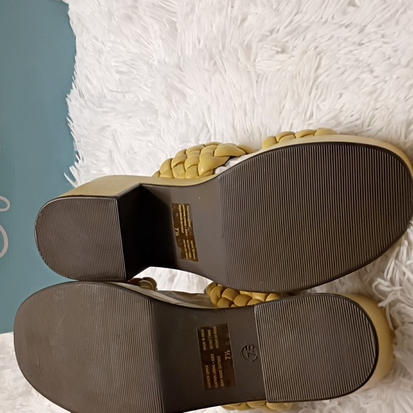 New Seychelles Novelty Women's Leather Butter Yellow Platform Sandals SZ 7.5 - Picture 12 of 15